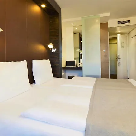 Hotel Muenchen-putzbrunn 3*